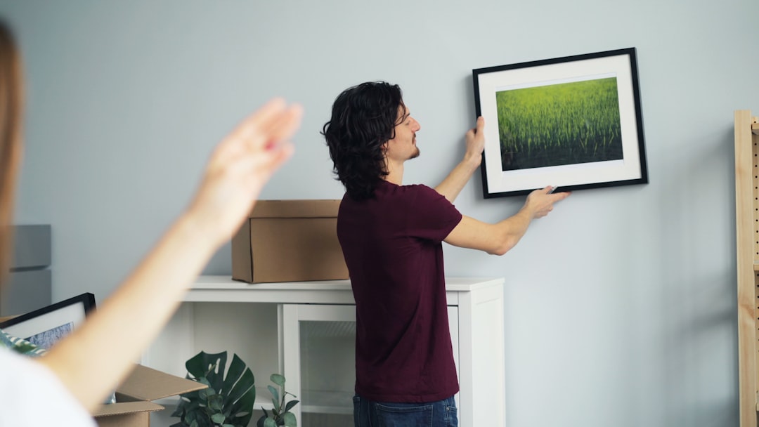 An illustration of artificial intelligence analyzing home data for a valuation.