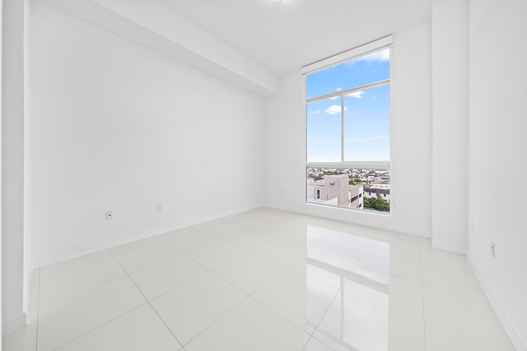 A bright and clean modern living room, elegantly furnished, representing the ideal result of a future-proofed online shopping experience.